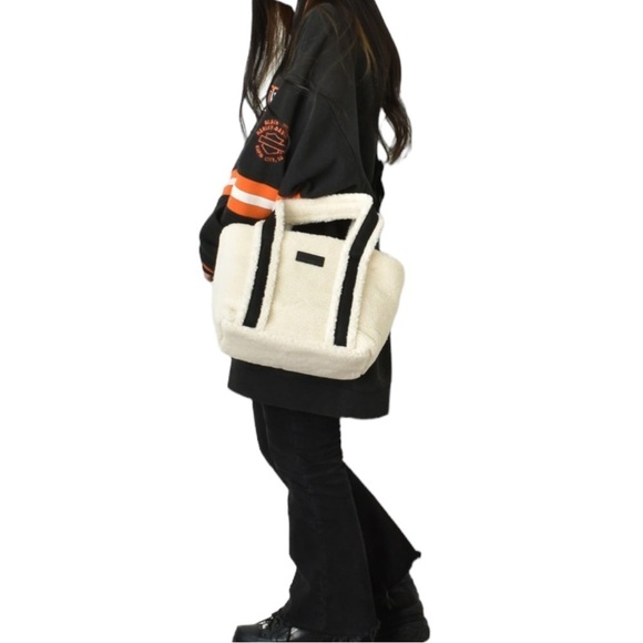 Hunter Wanderer Sherpa Mini Tote Bag White Faux Fur - Picture 8 of 17